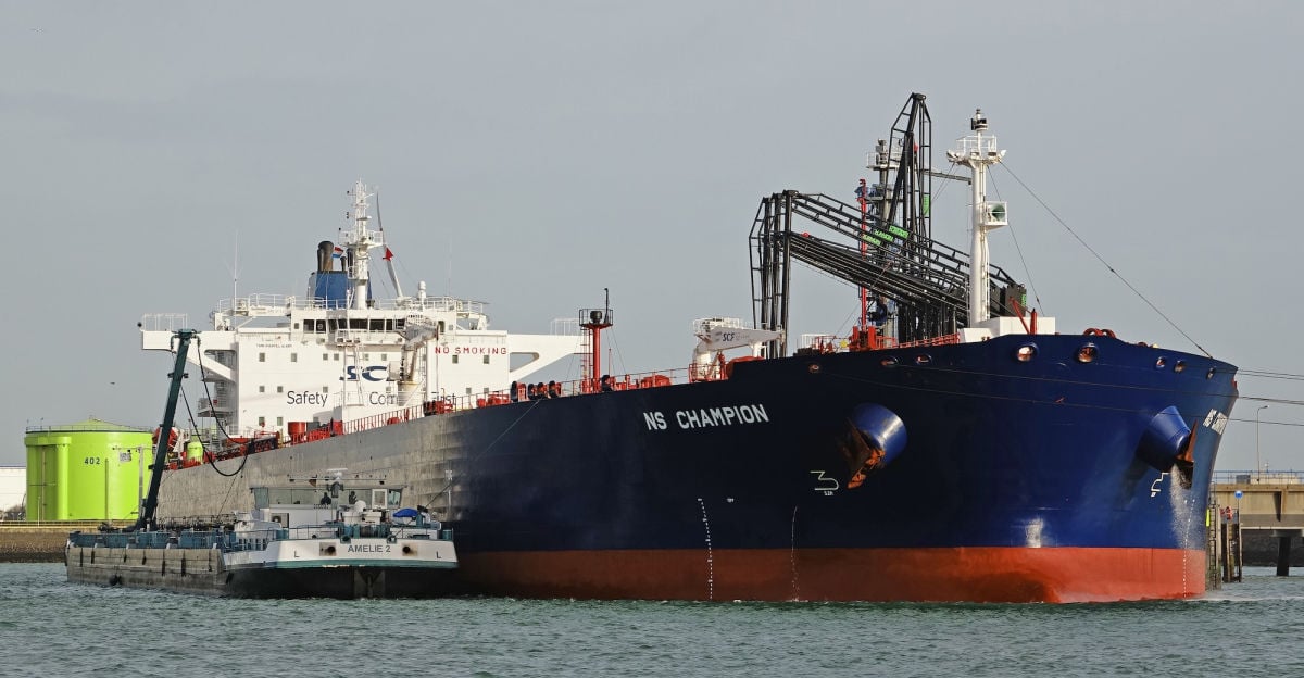 РФ поставила на корабли "теневого флота" вооруженных людей – Европа реагирует скромно