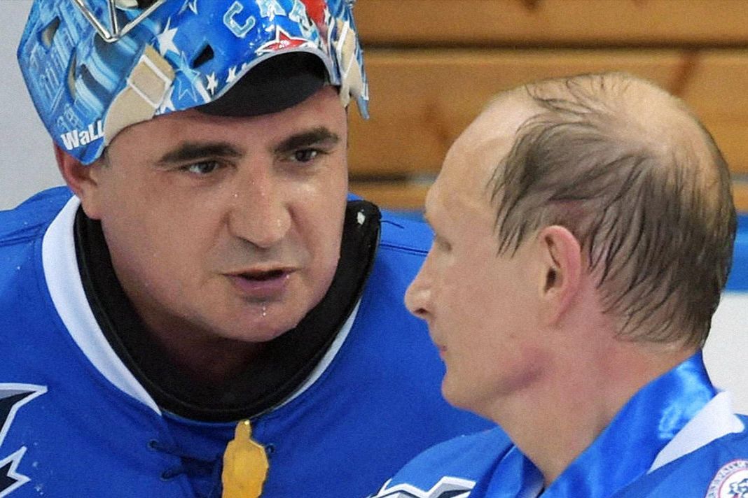 Кооператив "Озеро" теряет власть: новый клан в Кремле сделал испуганного Путина своей пешкой