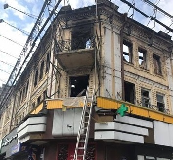 Явно неспроста он опять воспламенился: в Киеве снова тушили пожар в гастрономе на Крещатике - кадры