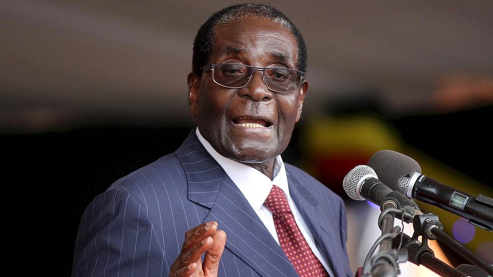 ​Под верным другом Путина диктатором Мугабе “зашаталось кресло”: в Зимбабве разразился военный переворот