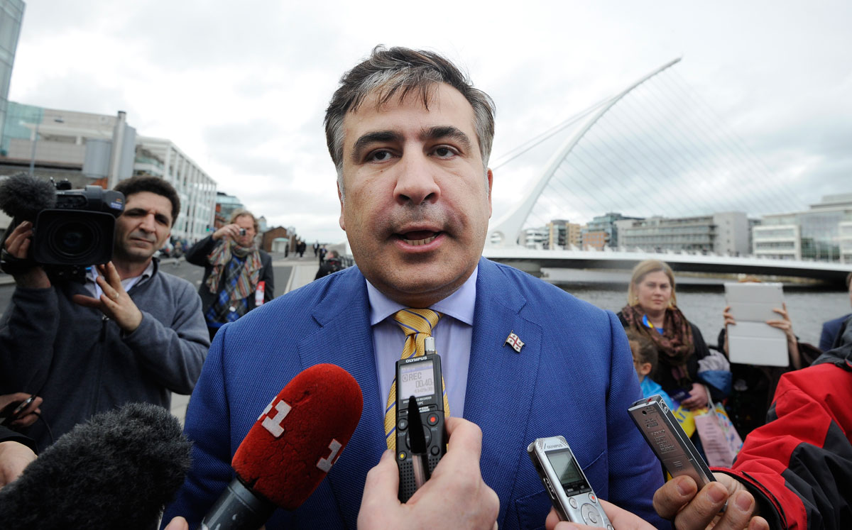 "СБУ попросила трех операторов мобильной связи отключить 3G в месте, где Саакашвили завтра будет пытаться перейти границу", - журналист