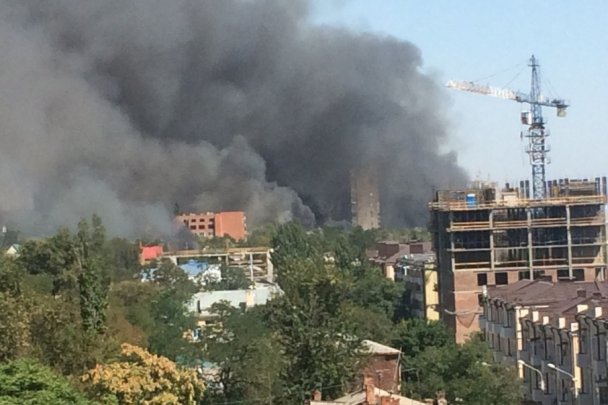 Адский пожар в центре Ростова: спасатели уже не справляются, власти подключили Росгвардию и авиацию - в городе объявлена чрезвычайная ситуация - опубликованы новые кадры