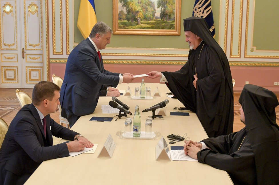 Решение о Единой церкви Украины принято: Варфоломей передал Порошенко важное послание