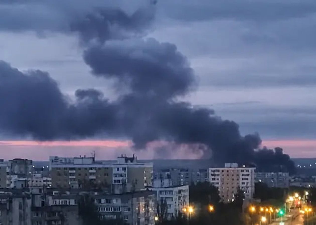 В Самаре после ракетного удара горит космический центр "Прогресс", выпускающий ракеты-носители