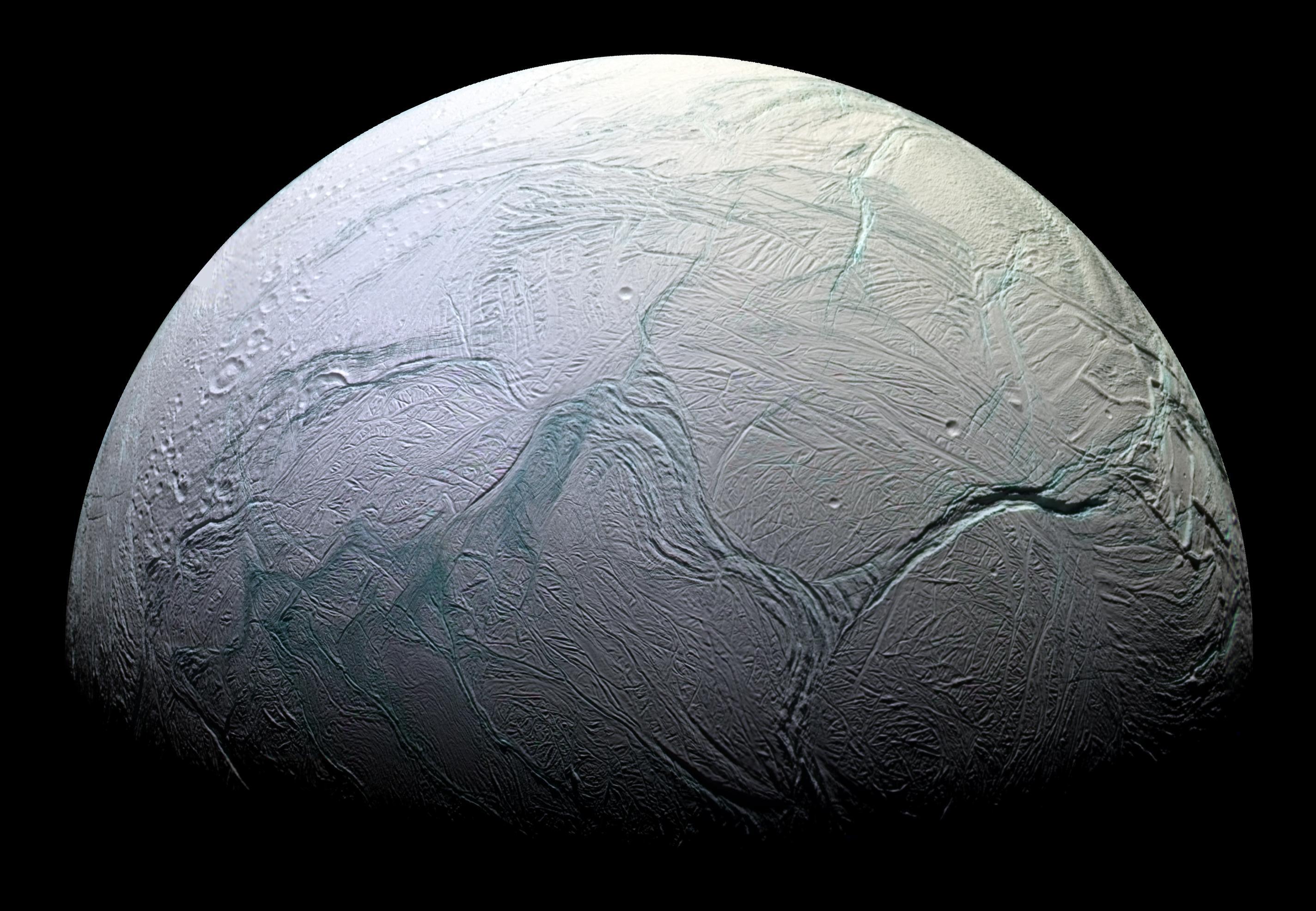 Первый в списке на открытие внеземной жизни: ученые разгадали, почему на Энцеладе, спутнике Сатурна, имеется жидкий океан, - кадры