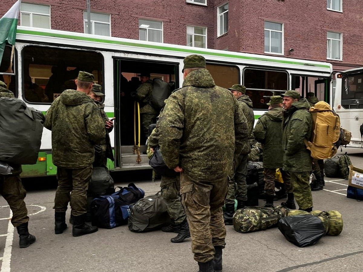 ​Новая вербовка "добровольцев" не спасет Россию: британская разведка озвучила главные проблемы армии врага