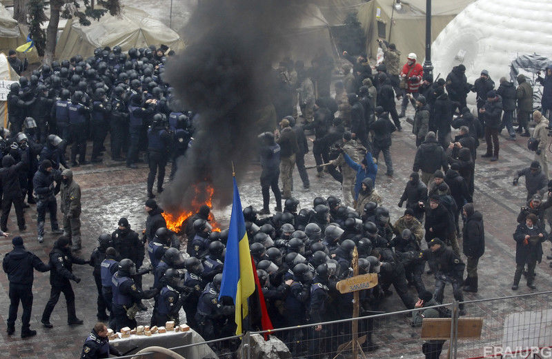 В Киеве после драки с полицией под ВРУ пострадали люди: стало известно количество таких активистов