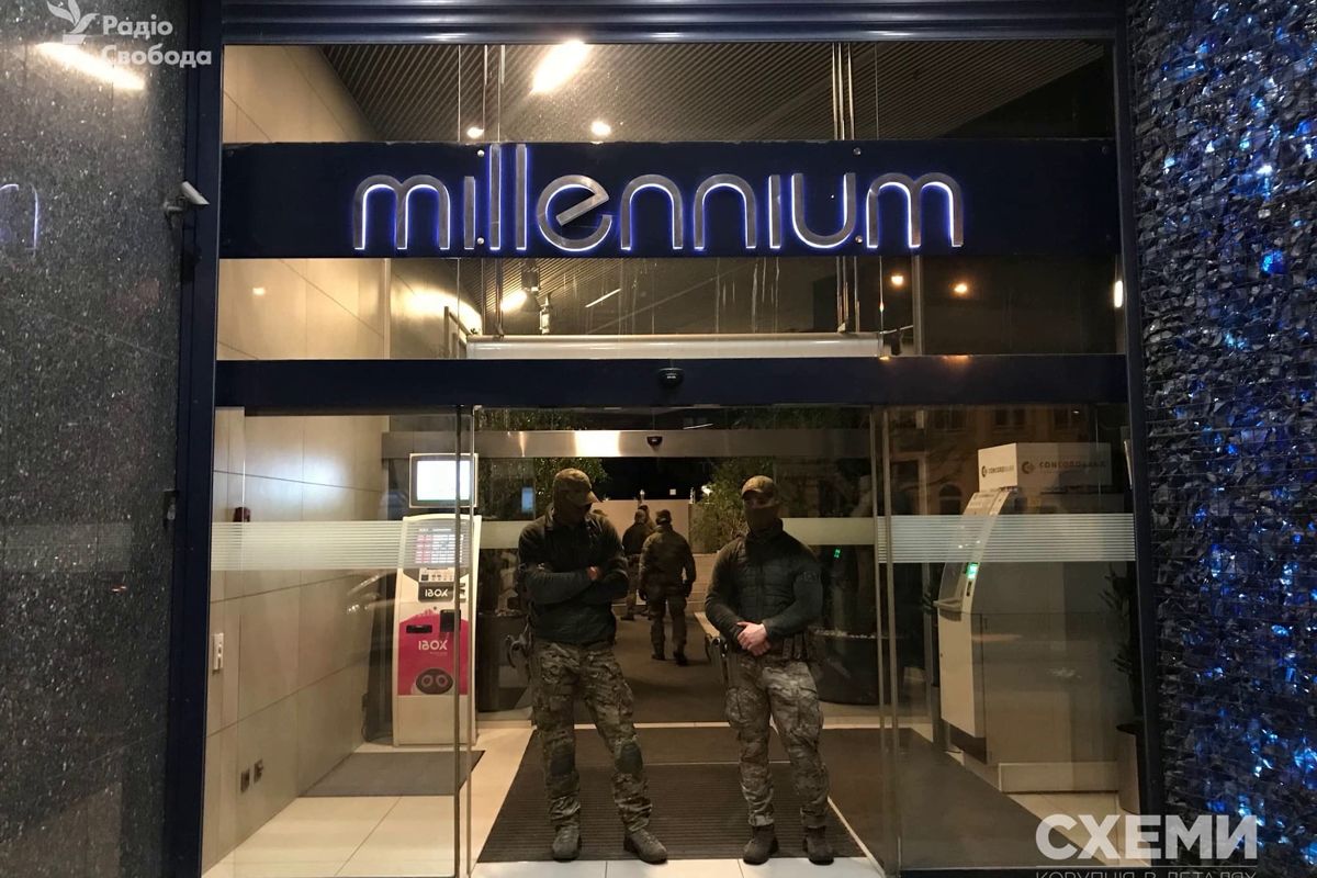 У Коломойского проблемы: СБУ с автоматами ночью пришла в офис олигарха в Киеве