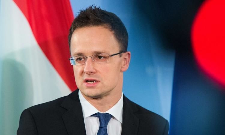 Венгрия бьется в истерике и грозится мстить Украине любыми способами: глава МИД Петер Сиярто обещает не пустить Украину в ЕС из-за революционного Закона "Об образовании"
