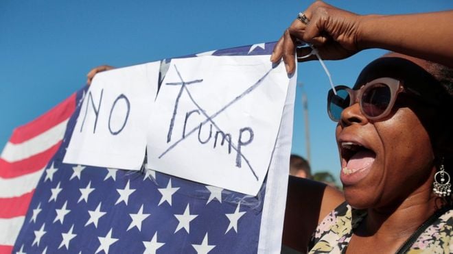 "Нет ненависти в Белом Доме": афроамериканцы устроили Трампу мощную акцию протеста в Детройте