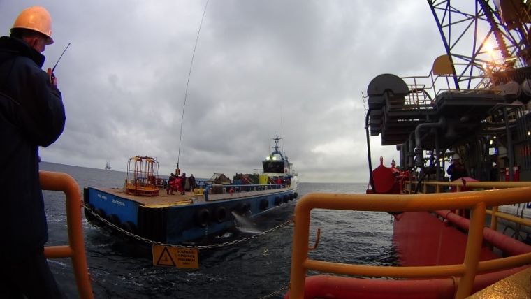 СМИ: судно под флагом Турции блокировало российские буровые установки под Крымом