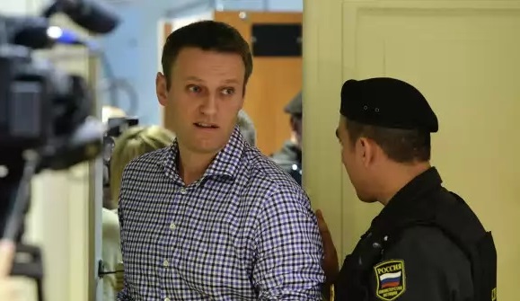 Российские СМИ: адвокатское сообщество Москвы несколько удивлено переносом оглашения приговора Навальным
