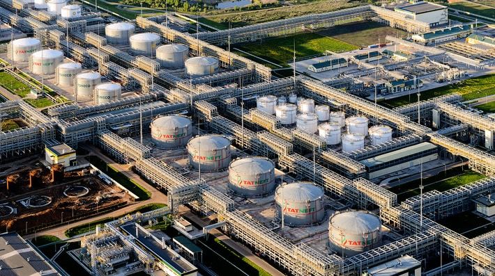Прямо сейчас украинские БПЛА бьют по ключевому объекту нефтепереработки РФ