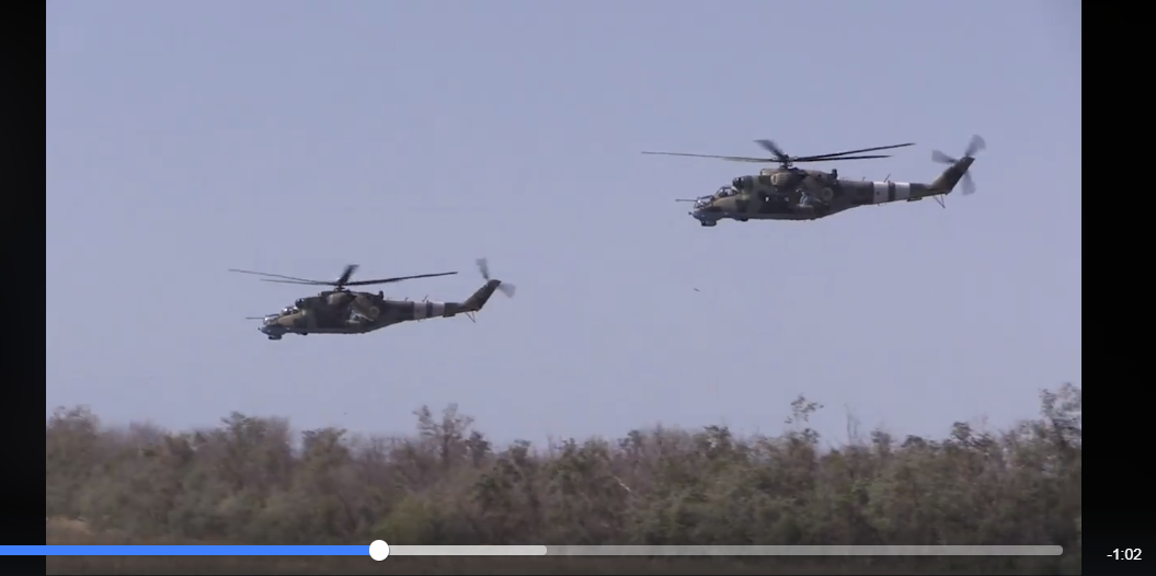 Украина подняла боевую авиацию и вертолеты в небе над Донбассом: в Сети опубликовано видео