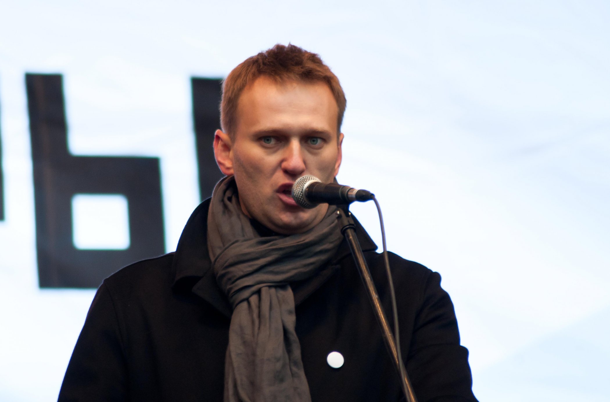 Суд отказался разбираться с Навальным за нарушение домашнего ареста
