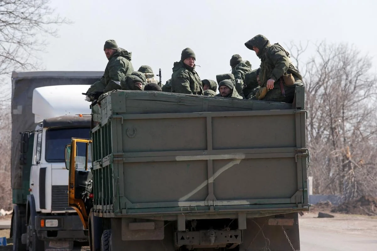 "Не вистачає війська", – Жданов припустив, куди РФ кине 300-тисячну армію