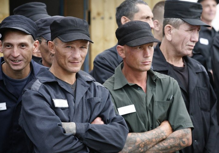 Жители Донбасса не хотят воевать за пророссийских наемников: боевые подразделения террористов формируются из тюремных заключенных
