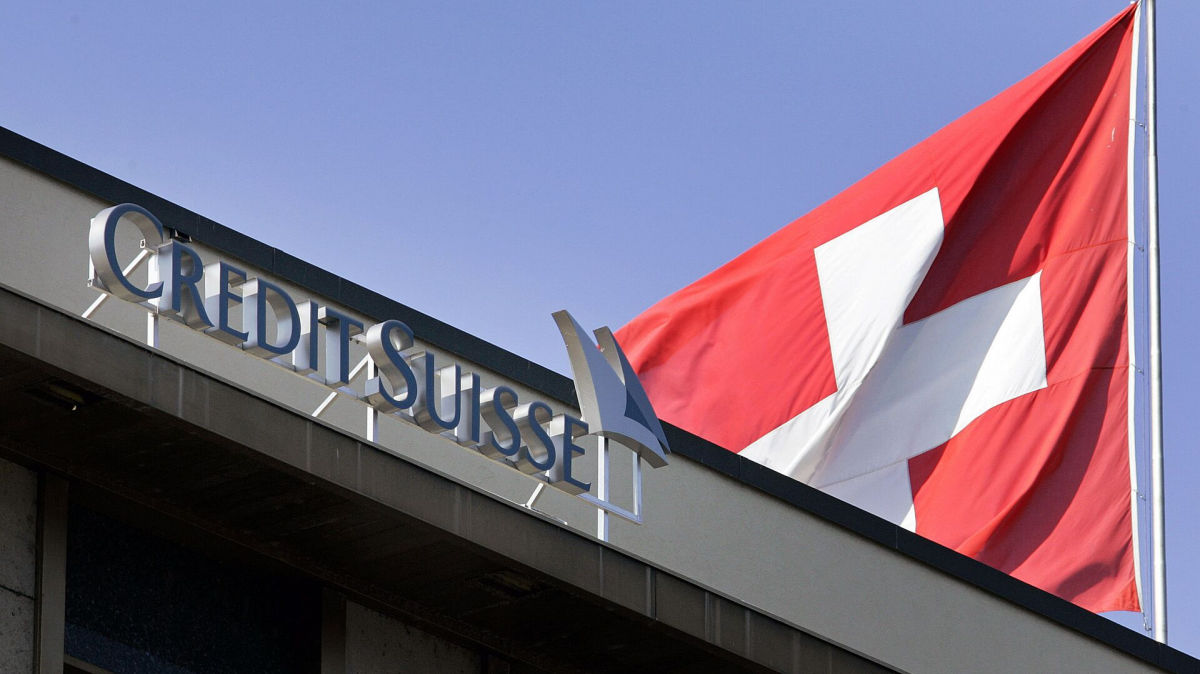 Швейцарский банк заморозил треть российских активов 