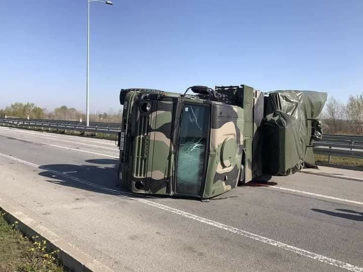 В Сербии перевернулся ЗРК "Панцирь-С1": ракета упала на дорогу – много пострадавших