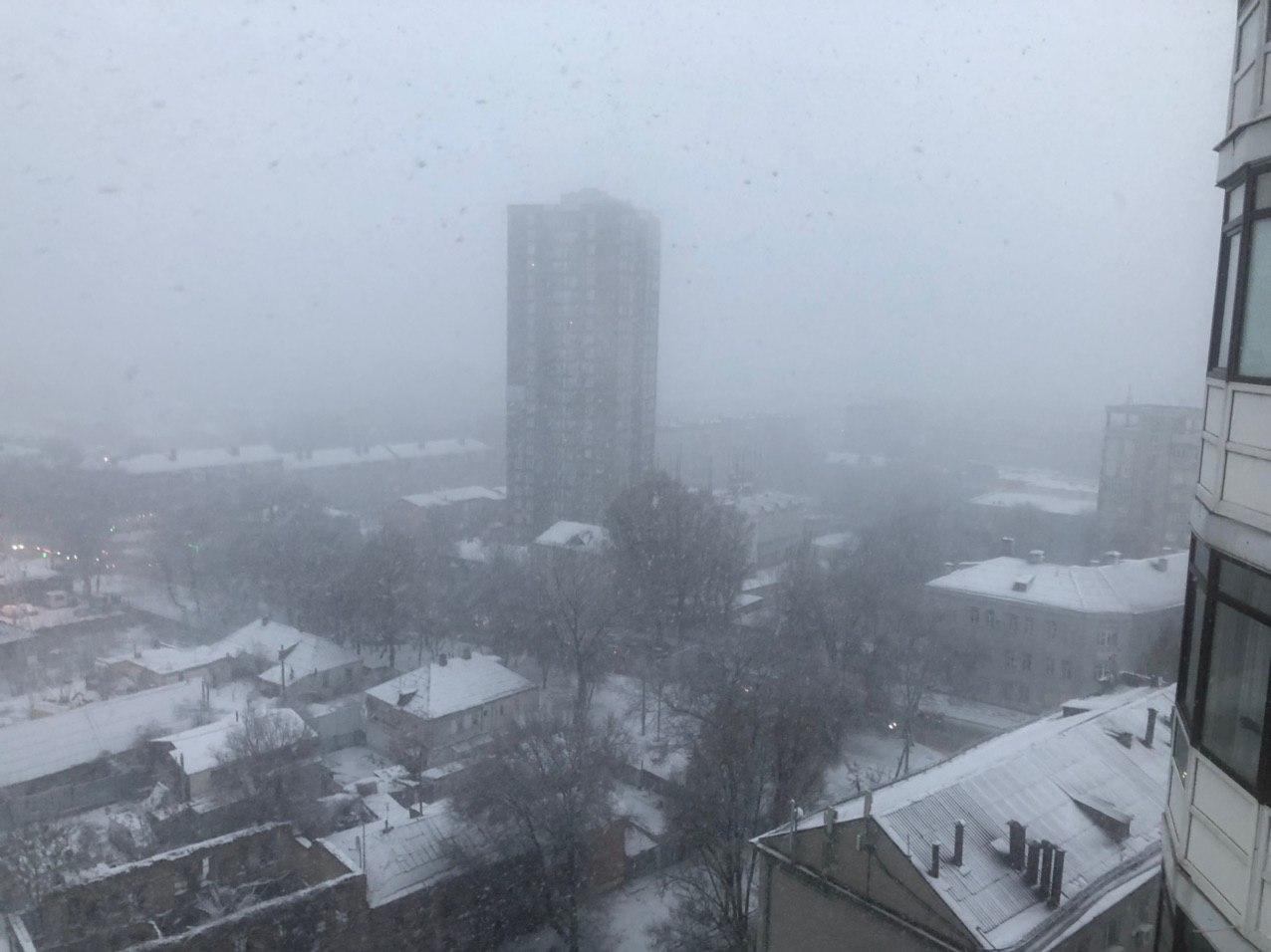 Днепр накрыл снежный шторм, город в пробках: синоптики сообщили, что ждет город ближайшей ночью - фото