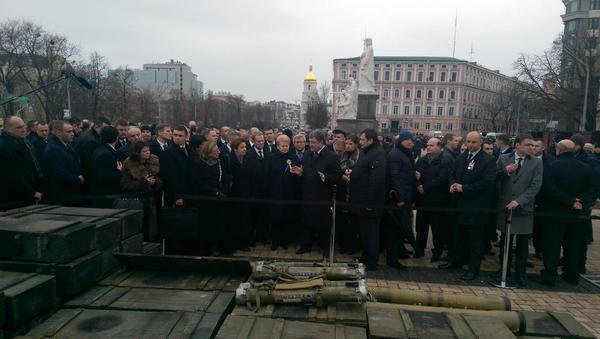 В Киеве на выставке Порошенко показал европейским лидерам российскую технику из зоны АТО