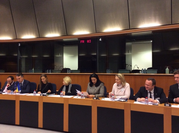 Неожиданный поворот: "Группа друзей Украины в ЕС" предлагает включить США в переговорный процесс в "нормандском формате"