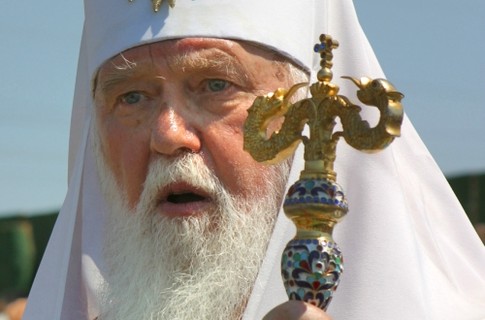 Патриарх Филарет передал украинским военным в зону АТО продукты от прихожан