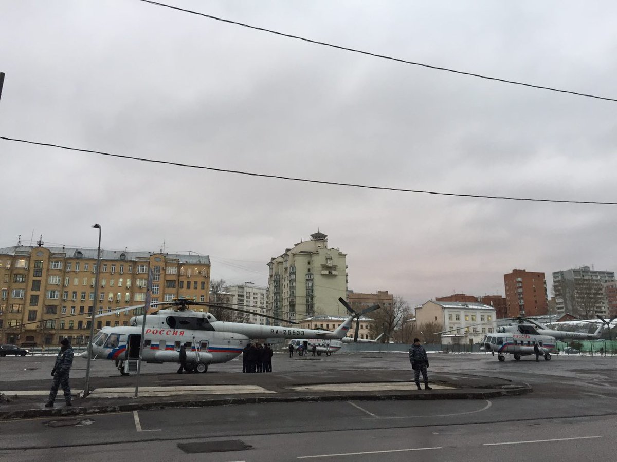 Странные события в центре Москвы: три правительственных вертолета, оцепление, мигалки, матерная ругань