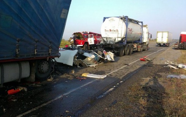 Жуткое ДТП в Днепропетровской области: водитель грузовика уснул