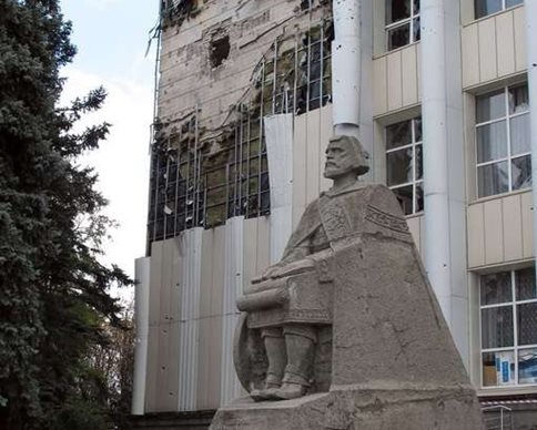 ​Областная библиотека Горького в Луганске разрушена попаданием снаряда