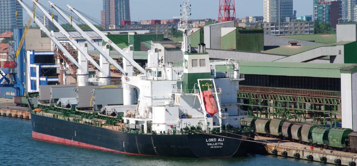 Американская нефть для Беларуси: первый танкер с "черным золотом" прибыл в порт Клайпеда