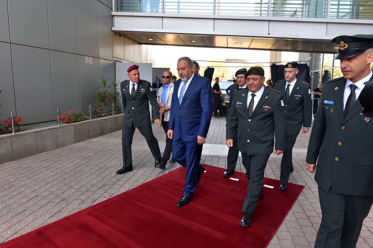 Минобороны Израиля официально возглавил Авигдор Либерман: торжественная церемония прошла в присутствии высшего командования