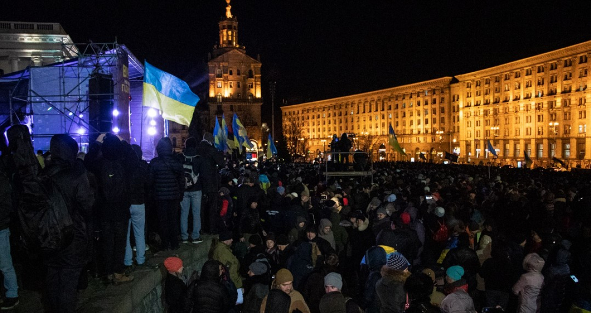 "Ганьба! Мы требуем, мы не будем ждать", — в Киеве тысячи человек выставили требование новой власти — кадры