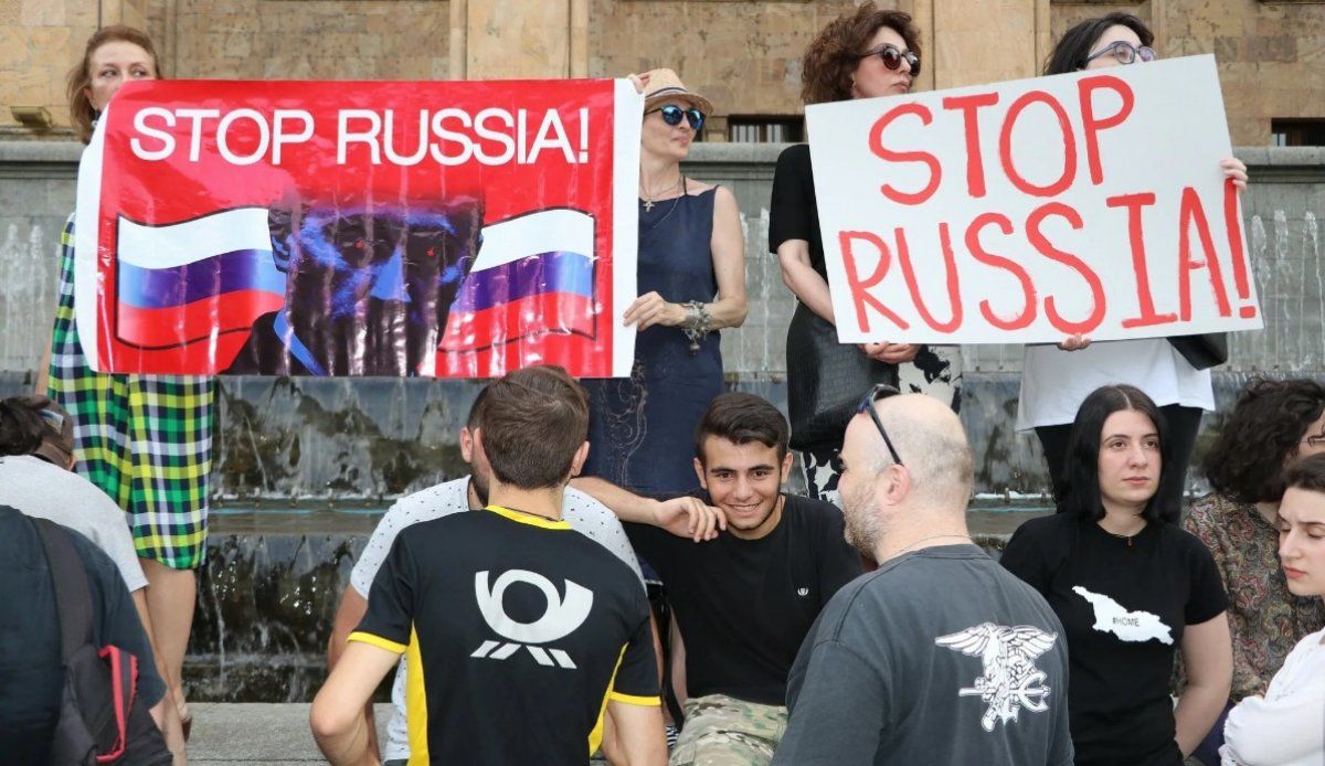 ​Россиян мощно буллят за границей: в Турции туристку из РФ выгнали из такси