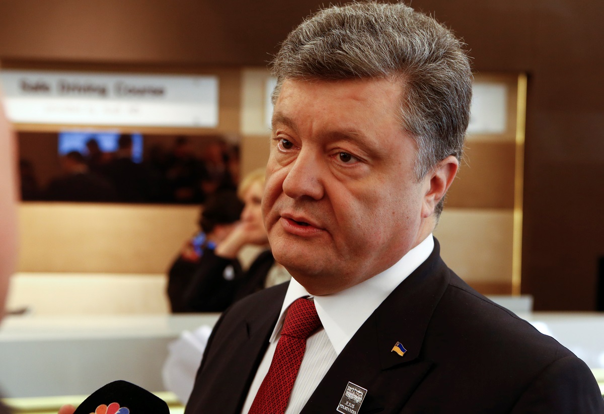 Петр Порошенко: Соцвыплаты в Донбассе должны быть возобновлены