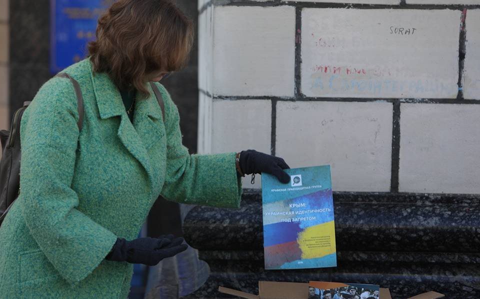 "Новогодний подарок" для Путина: активисты правозащитных организаций отправили в Кремль необычную посылку - опубликованы кадры