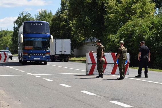 Пытались проникнуть в ООС: СБУ задержала четырех украинцев с паспортами РФ - подробности и кадры