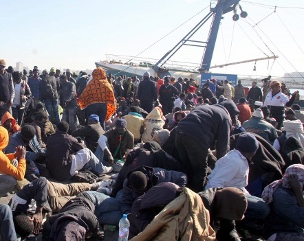 У берегов Ливии затонуло судно с мигрантами, 170 человек числятся без вести пропавшими