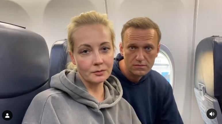 Навальный с женой уже в самолете: Кремль подготовил оппозиционеру неприятный сюрприз в аэропорту Москвы
