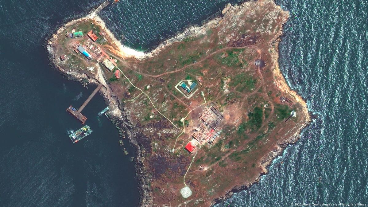 Россияне нанесли авиаудар по острову Змеиный – в ВСУ назвали причину
