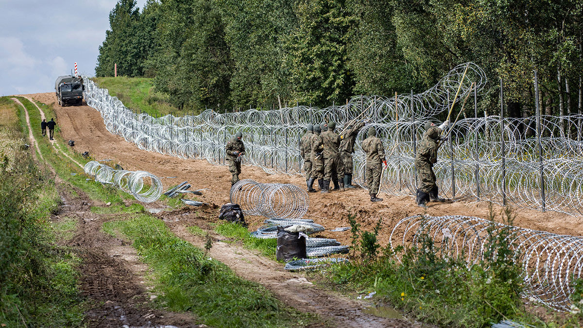 Польша намерена возвести на границе с Беларусью надежную стену с детекторами движения