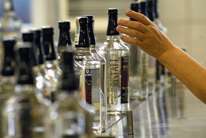 Сокращение теневого рынка алкоголя в Украине: цены на водку повысят до 70 грн за бутылку 