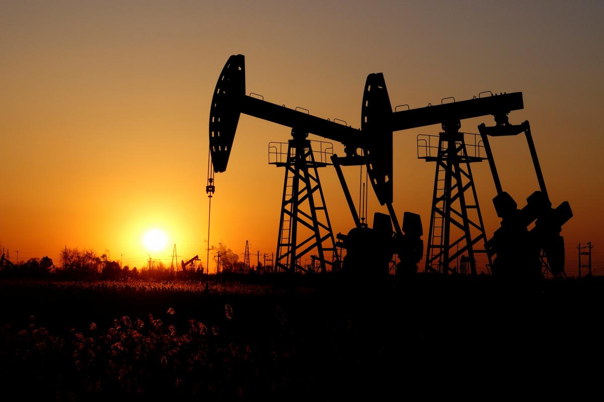 Коронавирус обвалил цены на нефть: российская марка упала ниже психологической отметки