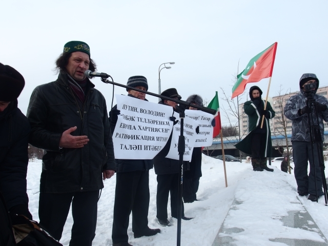 Татарстан потребовал защитить от уничтожения язык коренного народа - люди вышли на митинг