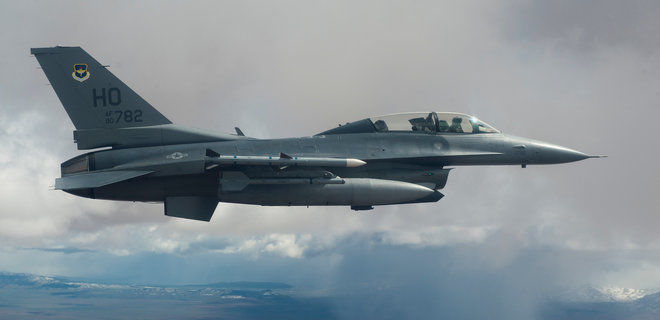 Передача Украине F-16: стало известно, где начнут обучение украинские пилоты