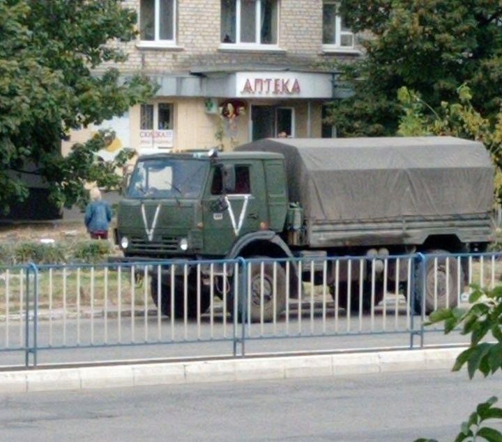 Партизанам в Луганске удалось снять на видео технику, которую РФ перебрасывает под Купянск
