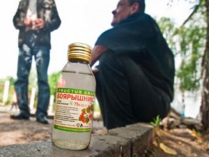 Смерть в алкогольном угаре: в Иркутске 8 человек скончались, отравившись настойкой боярышника