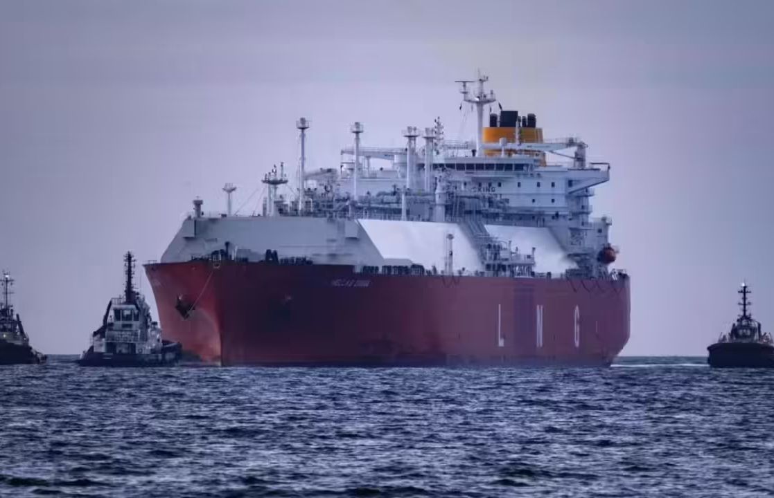 Танкер с российским газом впервые за много месяцев направился в Индию