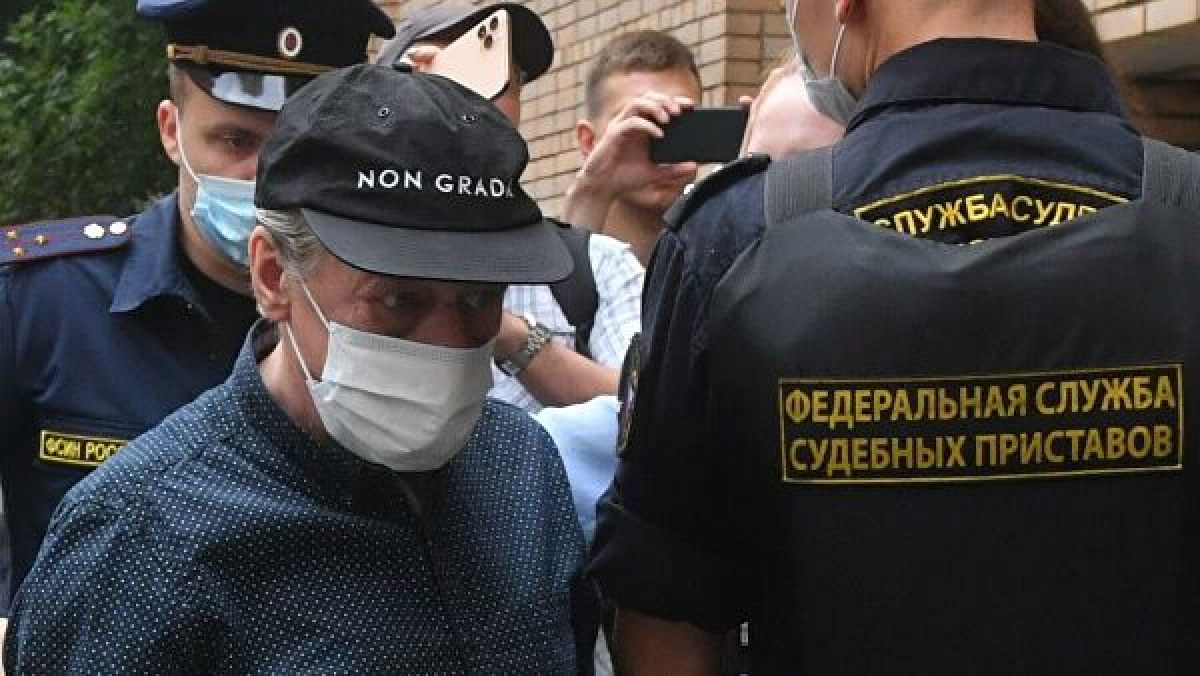 Адвокаты Михаила Ефремова прогуляли 1-й суд, а актер не извинился перед семьей погибшего Захарова 