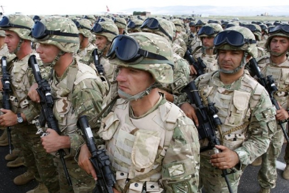 ​Запад загнал Путина в тупик и готовится к войне - к границе РФ экстренно перебрасывают сотни бойцов НАТО и технику